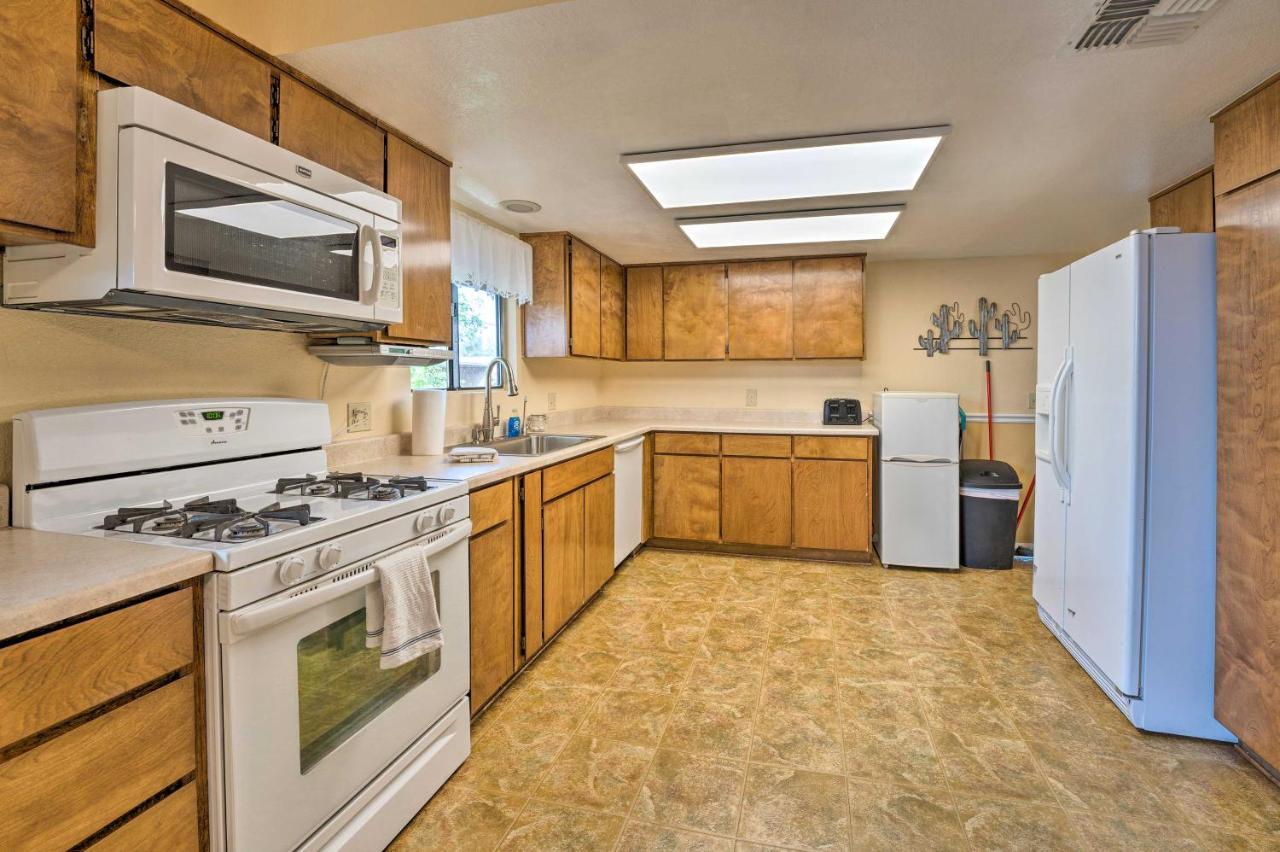 Updated Family Home - 2 Blocks To Colorado River! Bullhead City Extérieur photo